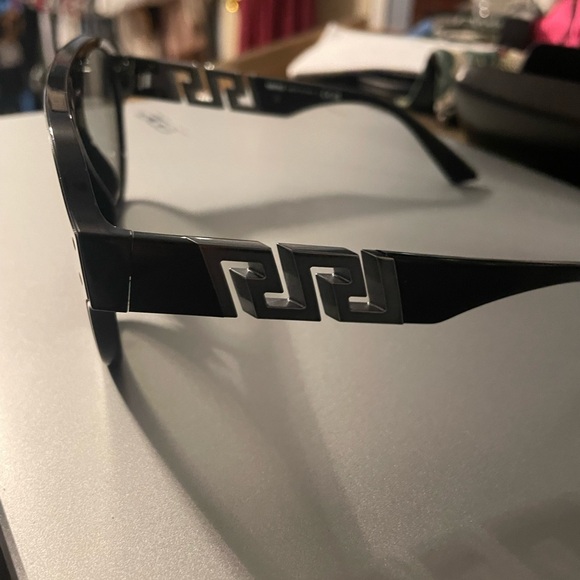 Brand new Versace sunglasses - Picture 2 of 4